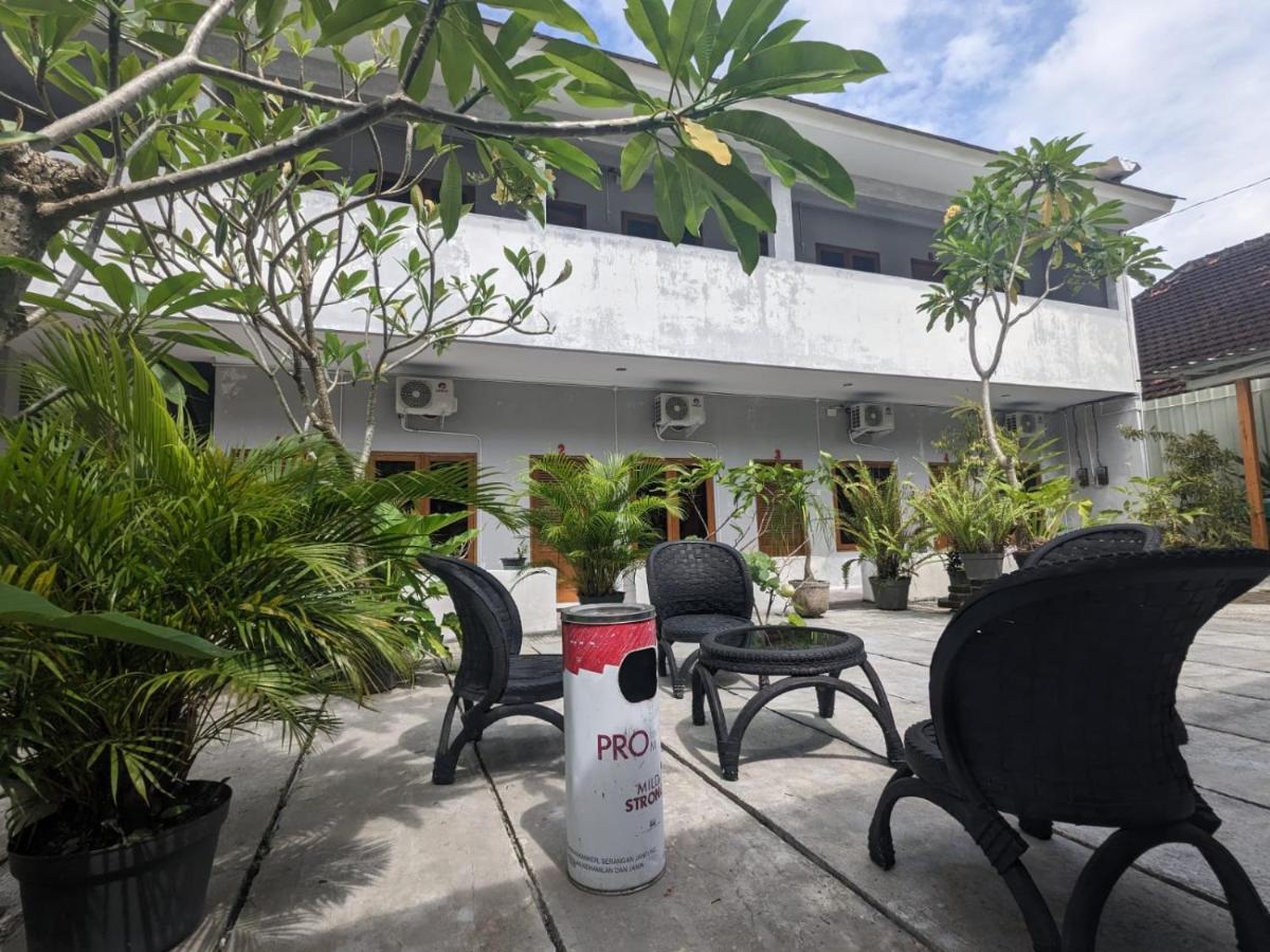 Rumah Pagar Merah Homestay Jogjacarta Exterior foto