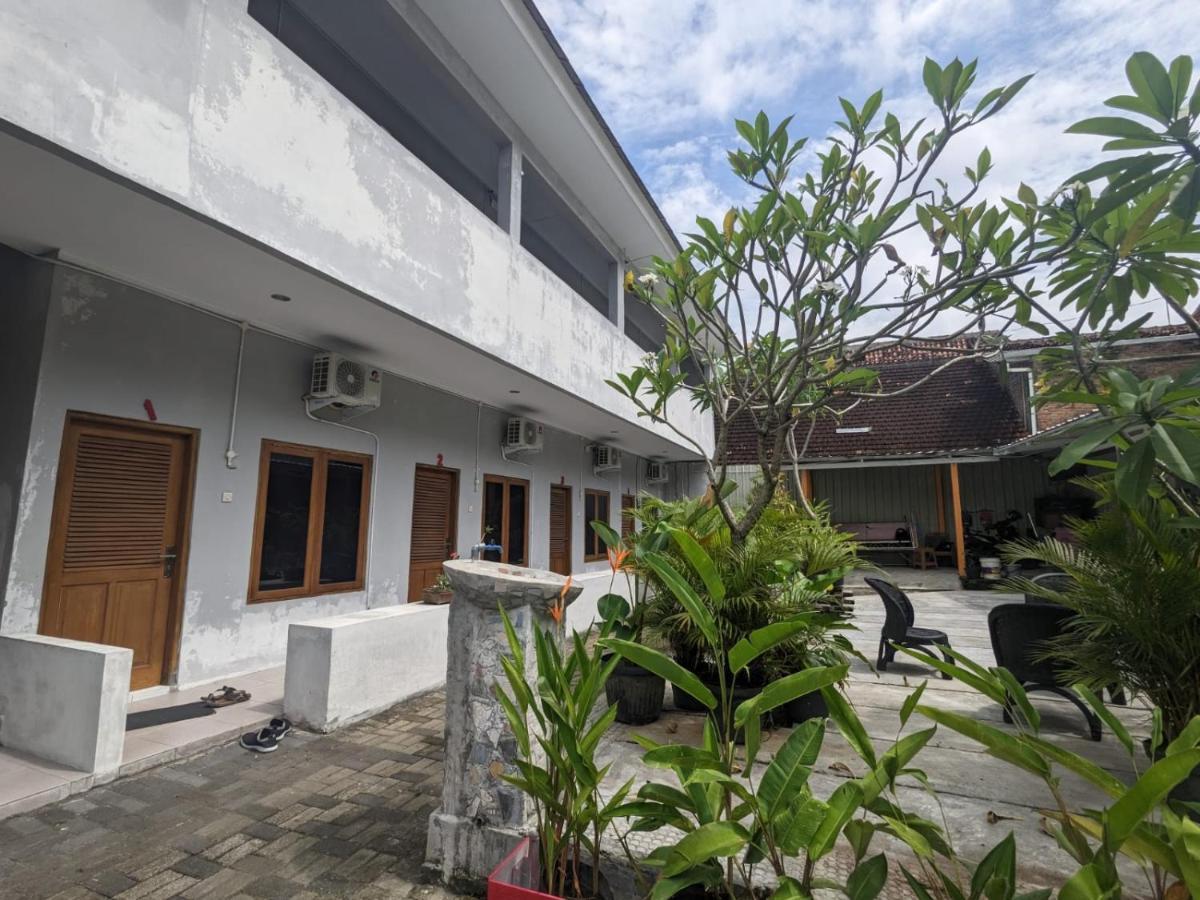 Rumah Pagar Merah Homestay Jogjacarta Exterior foto