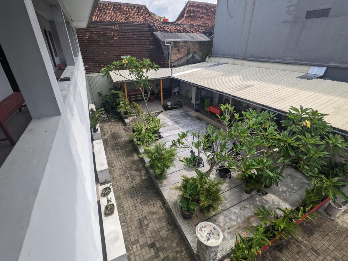 Rumah Pagar Merah Homestay Jogjacarta Exterior foto